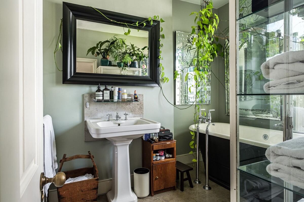 Moody Gray Tones and Period Details in a Victorian Townhouse 16 green bathroom