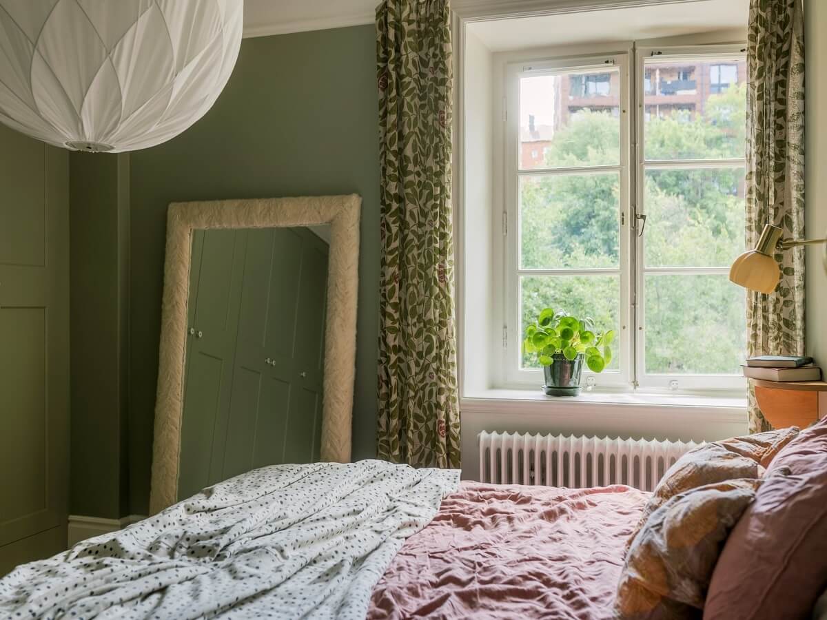 A Light Atmosphere and Wallpapers in a Swedish Apartment 16 green bedroom floor mirror