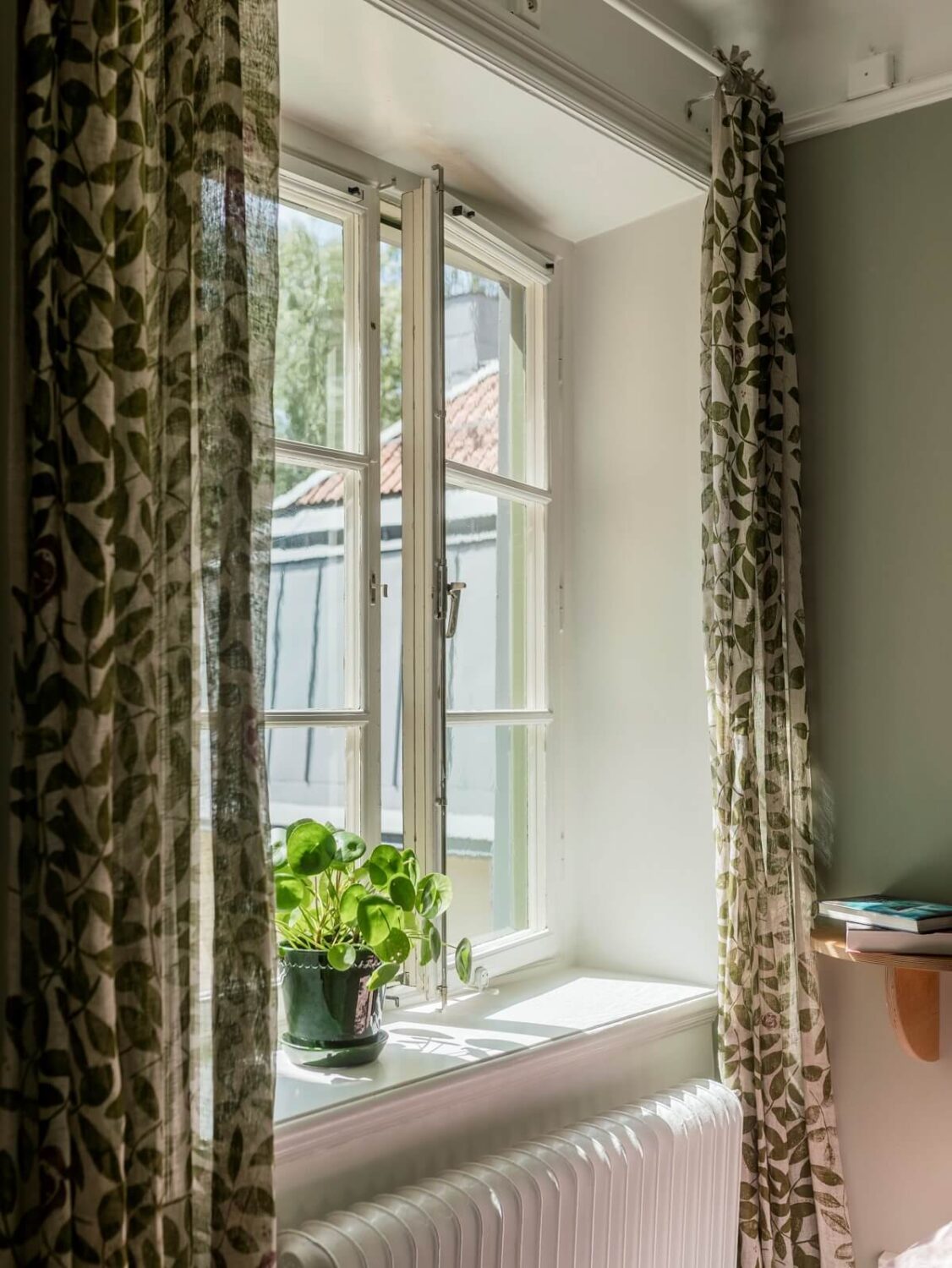 A Light Atmosphere and Wallpapers in a Swedish Apartment 15 green curtains bedroom