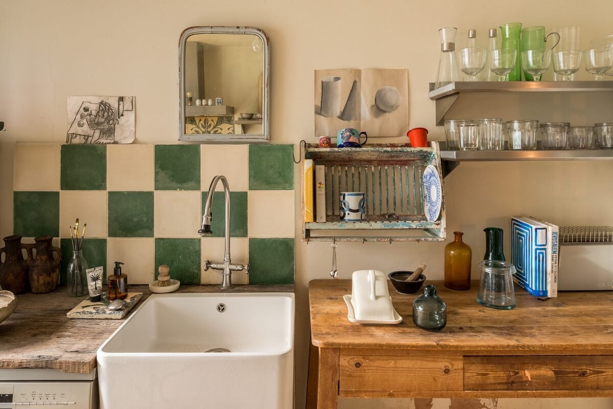 Heritage Colors and Original Details in a London Townhouse 10 green white checkerboard tiles