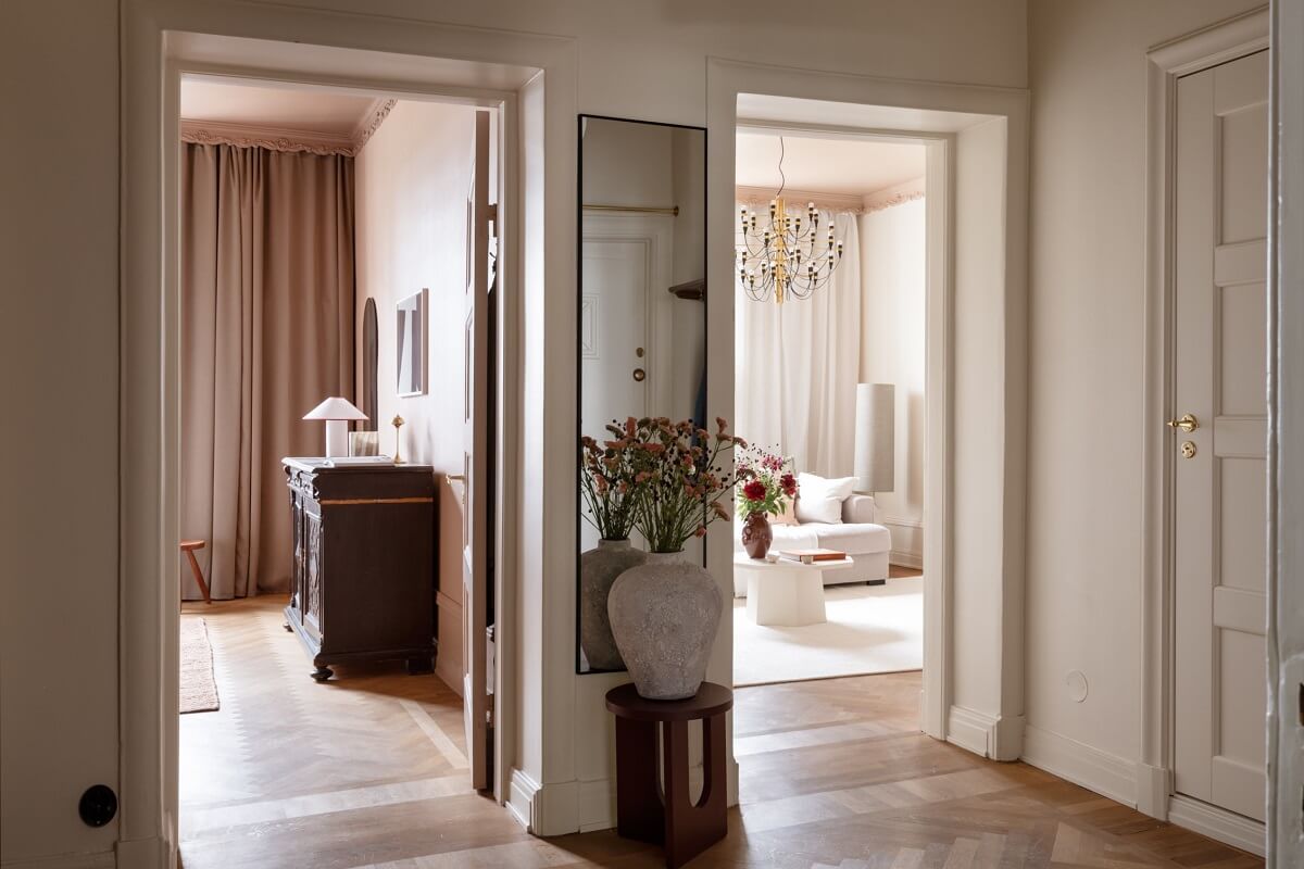 Warm Colors and Painted Ceilings in a Swedish Apartment 19 hallway