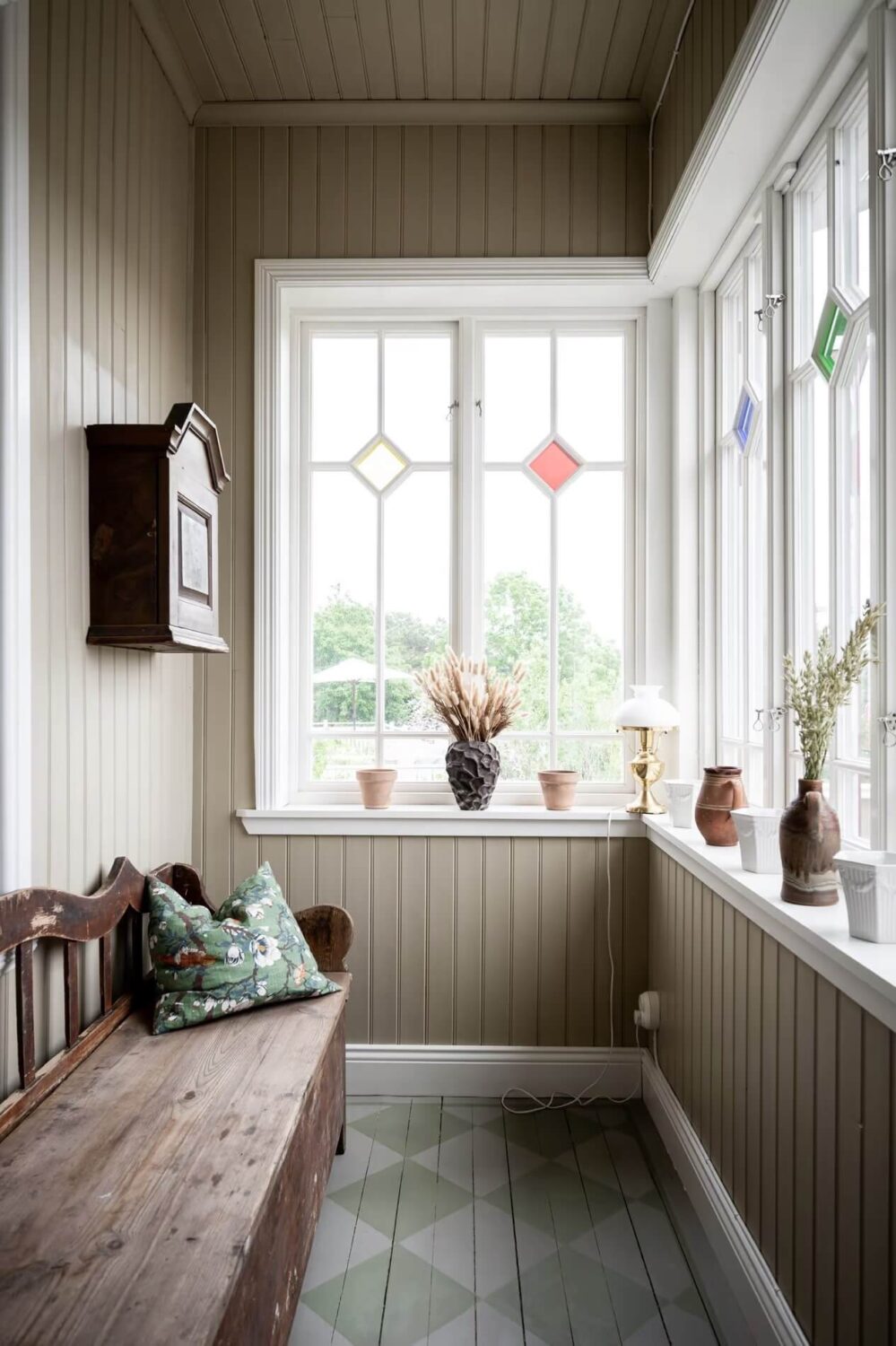 Original Charm in a Light Green Swedish Country House 16 hallway with bench