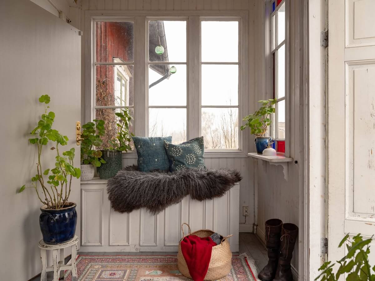 Original Character and Grand Rooms in a Swedish Country House 16 hallway with bench