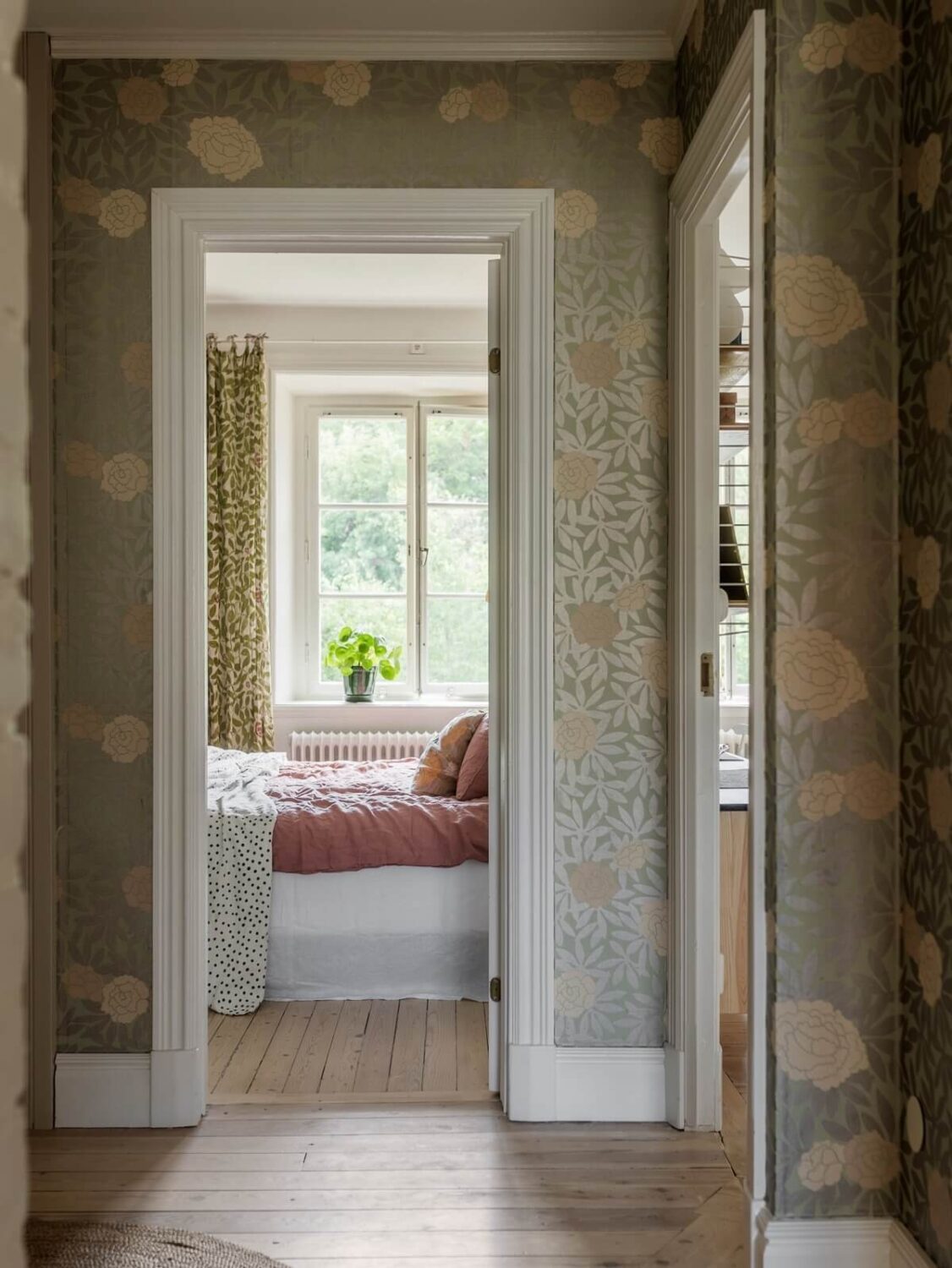 A Light Atmosphere and Wallpapers in a Swedish Apartment 12 hallway with wallpaper