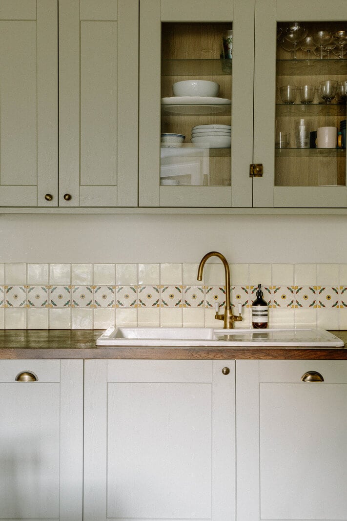 A Charming Apartment in a Victorian Villa 4 kitchen detail
