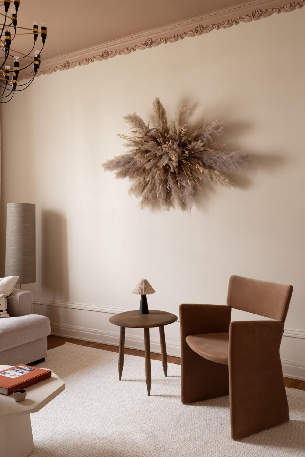 Warm Colors and Painted Ceilings in a Swedish Apartment 3 living room with warm pink painted ceiling and ornaments