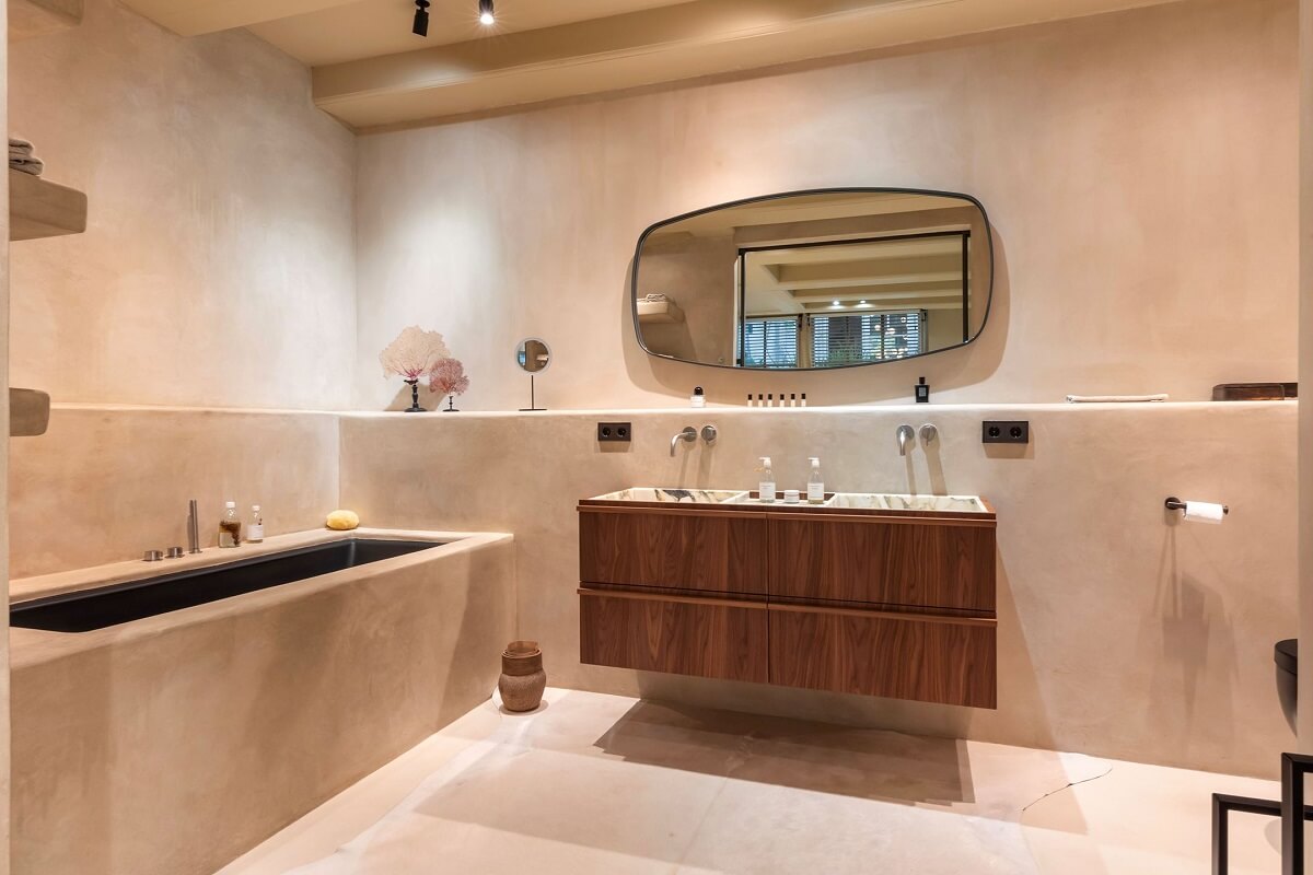 A Luxurious Apartment in an Amsterdam Canal House 25 minimalistic bathroom with bath