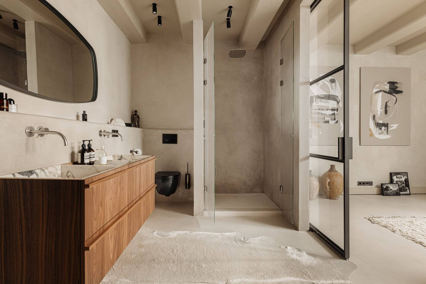 A Luxurious Apartment in an Amsterdam Canal House 24 minimalistic en suite bathroom