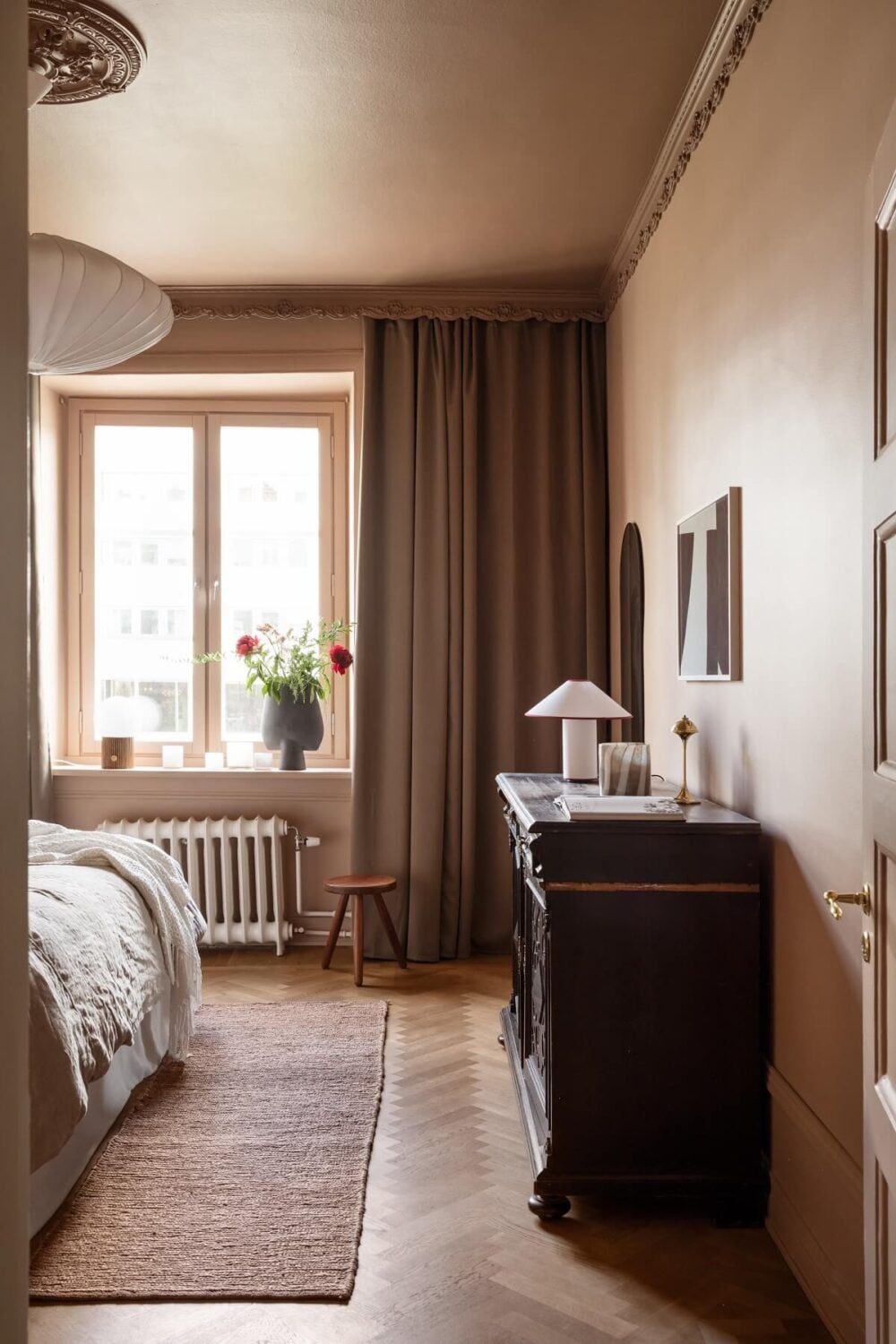 Warm Colors and Painted Ceilings in a Swedish Apartment 11 bedroom with warm walls and darker ceiling nordroom