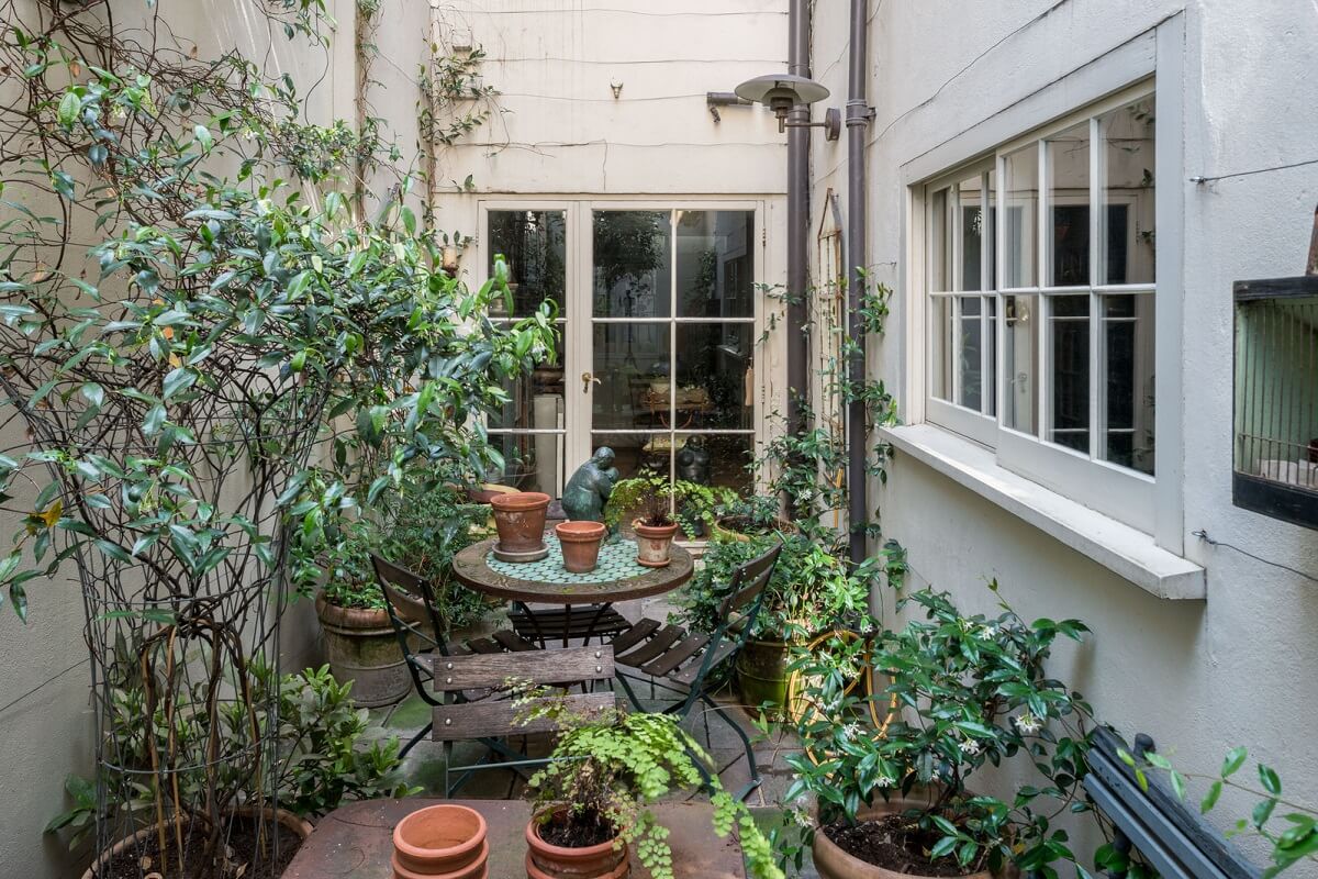 Heritage Colors and Original Details in a London Townhouse 12 patio garden