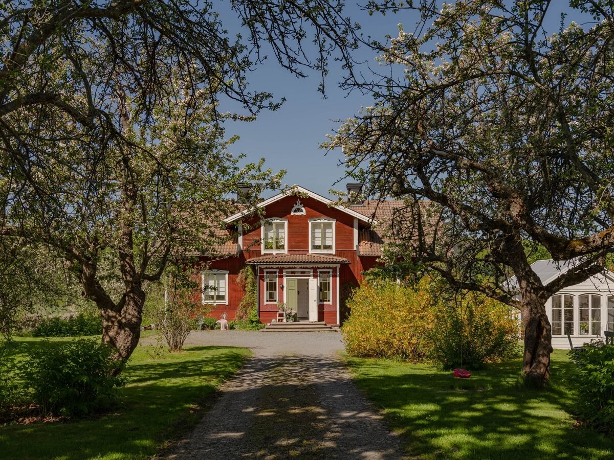 Original Character and Grand Rooms in a Swedish Country House 35 red swedish country house