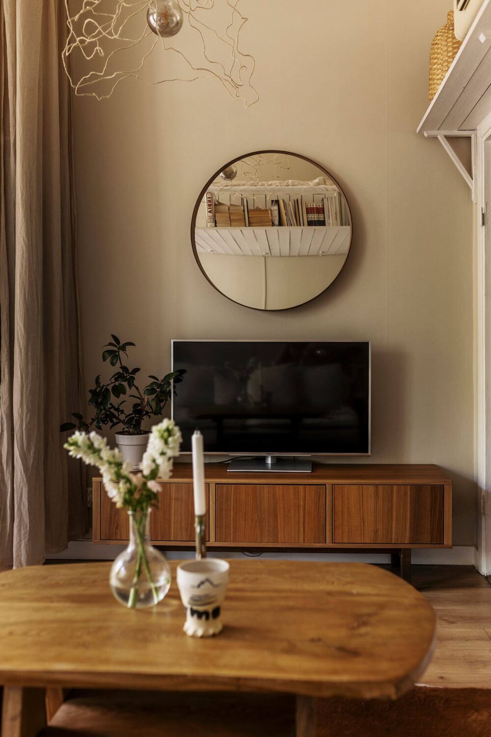 A Charming Studio Apartment with a Loft Bed 4 sitting area studio