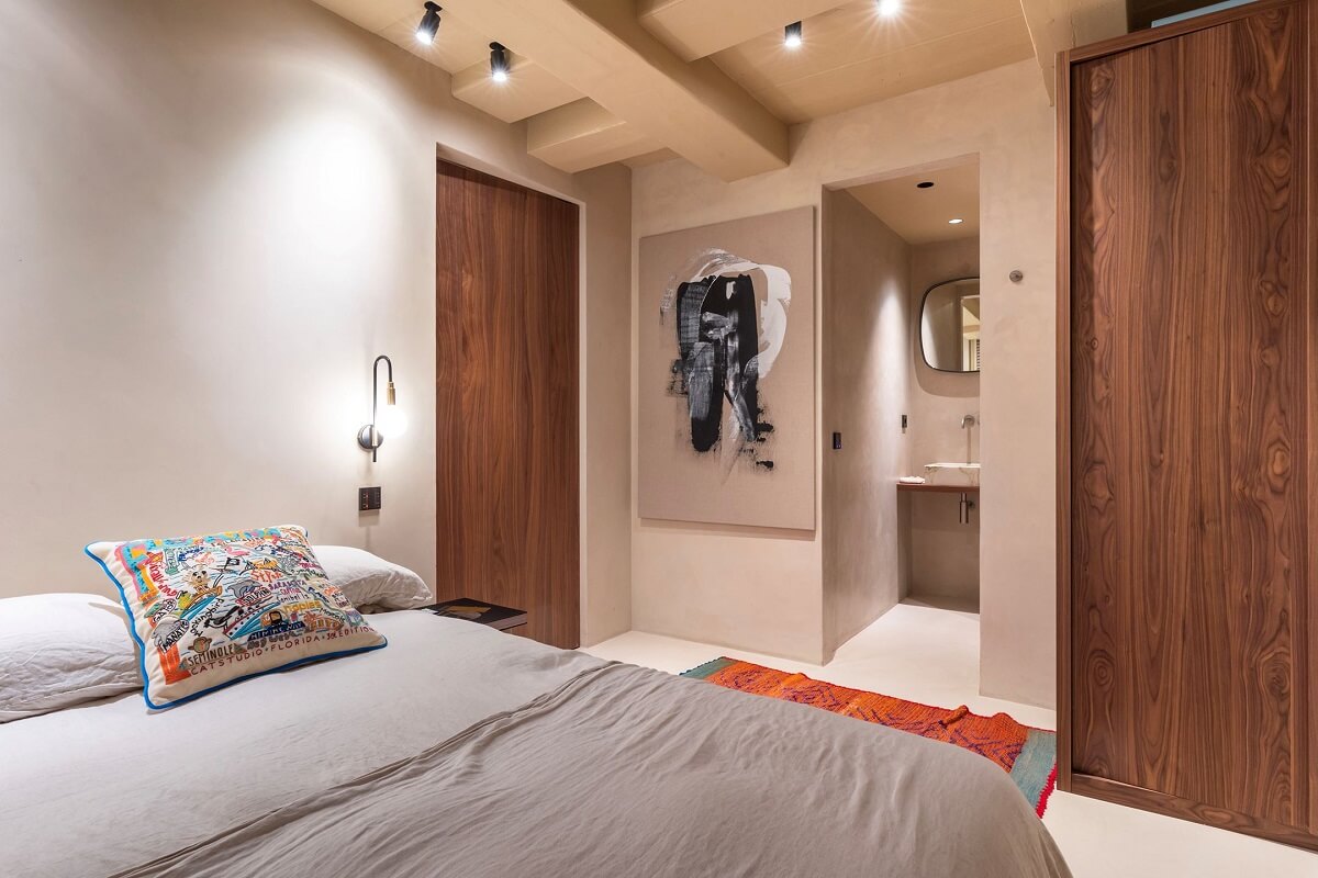 A Luxurious Apartment in an Amsterdam Canal House 27 small serene bedroom