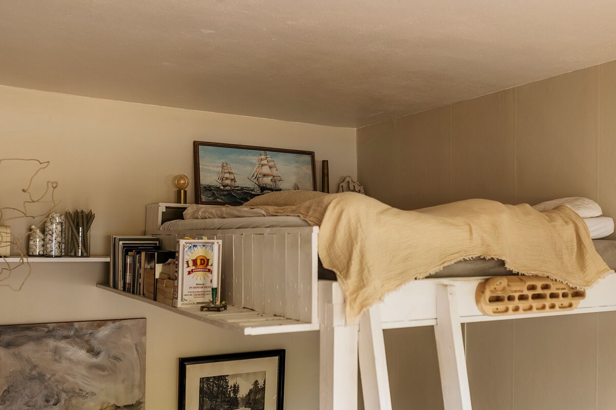 A Charming Studio Apartment with a Loft Bed 2 studio apartment loft bed with bookshelf