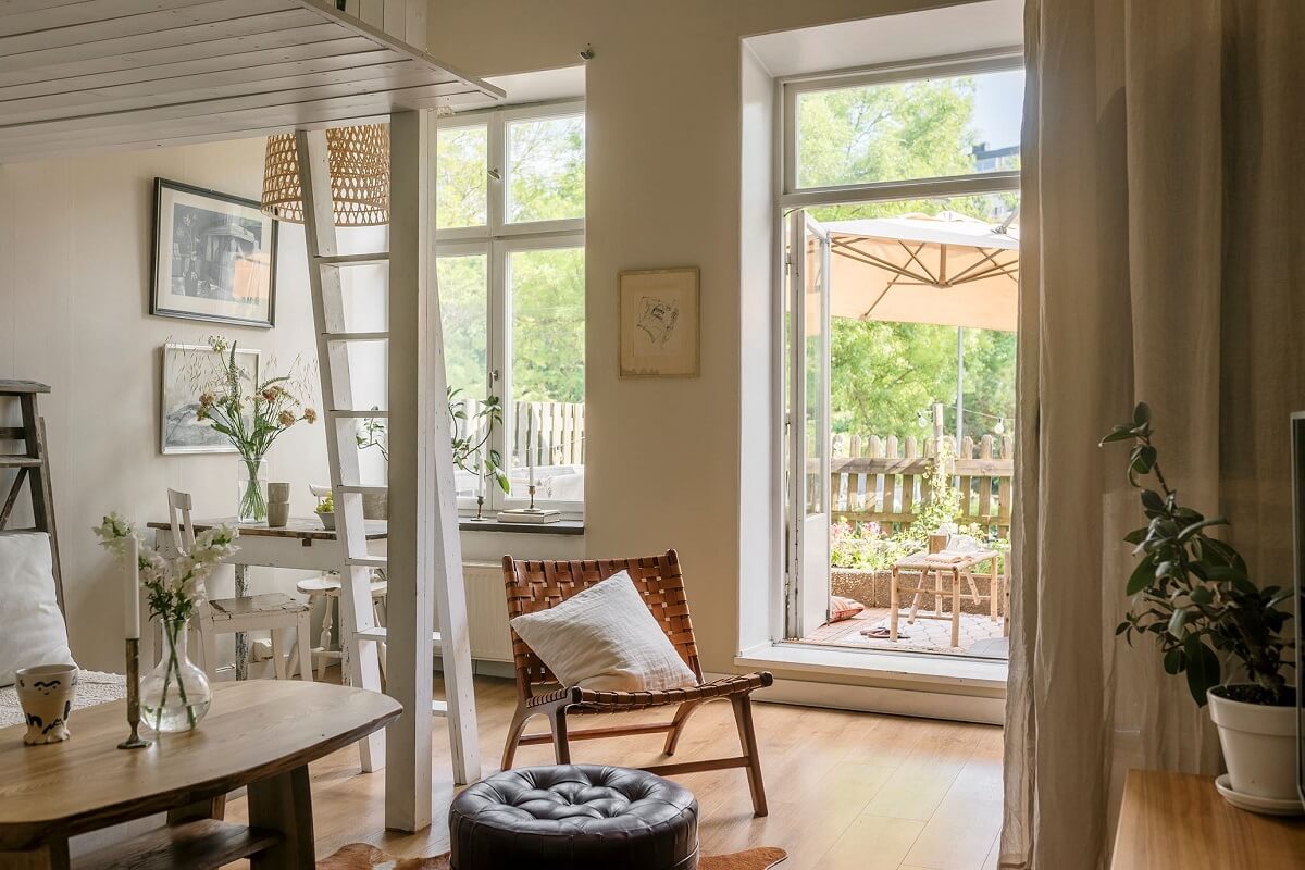 A Charming Studio Apartment with a Loft Bed 5 studio apartment with outdoor terrace
