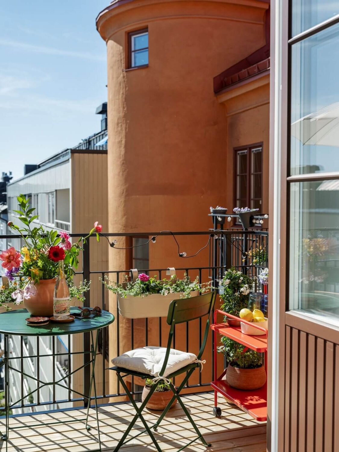 A Light Apartment with a Sunny Balcony 18 sunny balcony with table and rolling cart