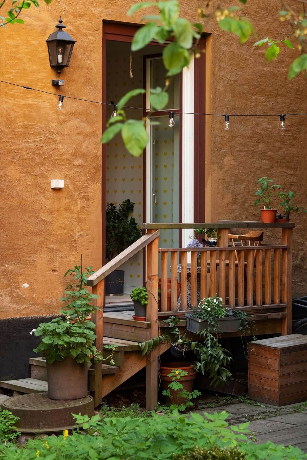 Light and Charming Rooms in a Historic Stockholm Apartment 21 tiny courtyard terrace