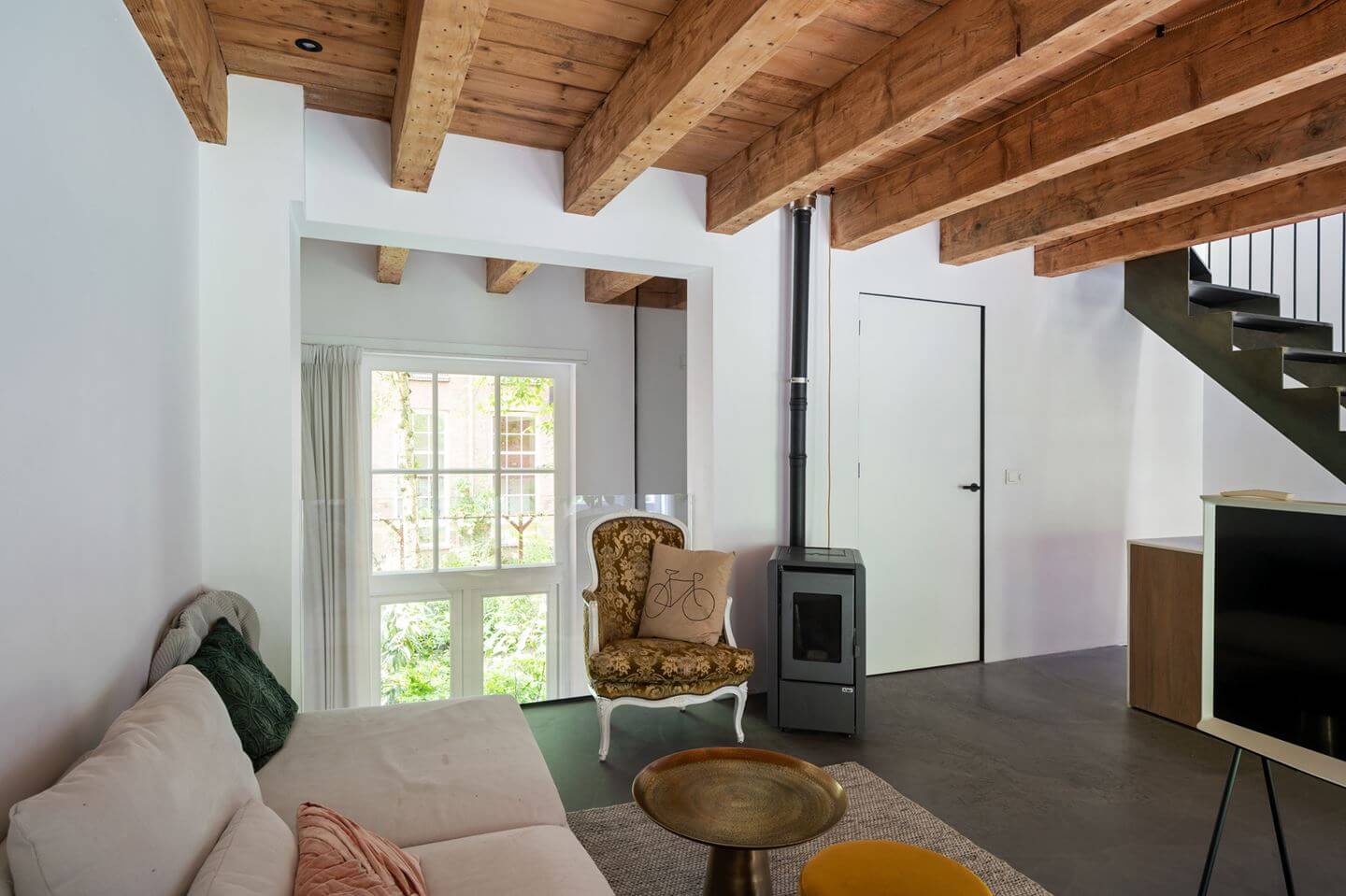 Loft Spaces in a Former School Conversion in Rotterdam 15 tv room
