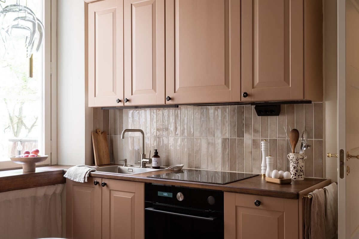 Warm Colors and Painted Ceilings in a Swedish Apartment 7 warm kitchen cabinets