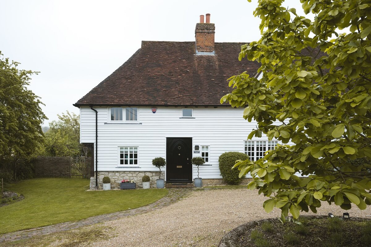 A Charming 17th-Century Farmhouse in England 24 1 1 A Charming 17th-Century Farmhouse in England