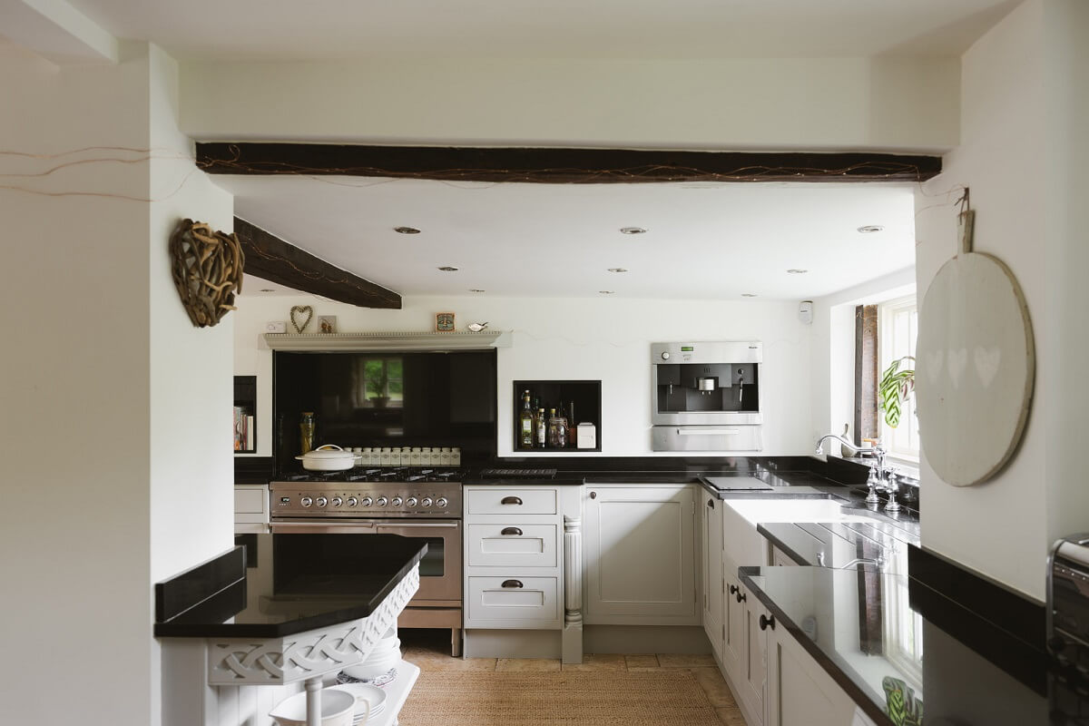A Charming 17th-Century Farmhouse in England 9 12 1 A Charming 17th-Century Farmhouse in England