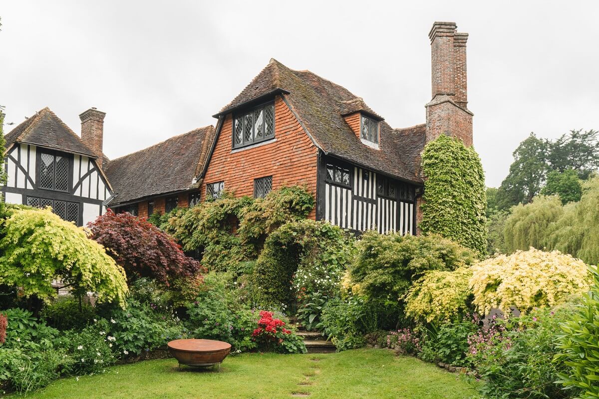 Magnificent Period Features in an English Tudor House 27 Alderden-Manor-garden