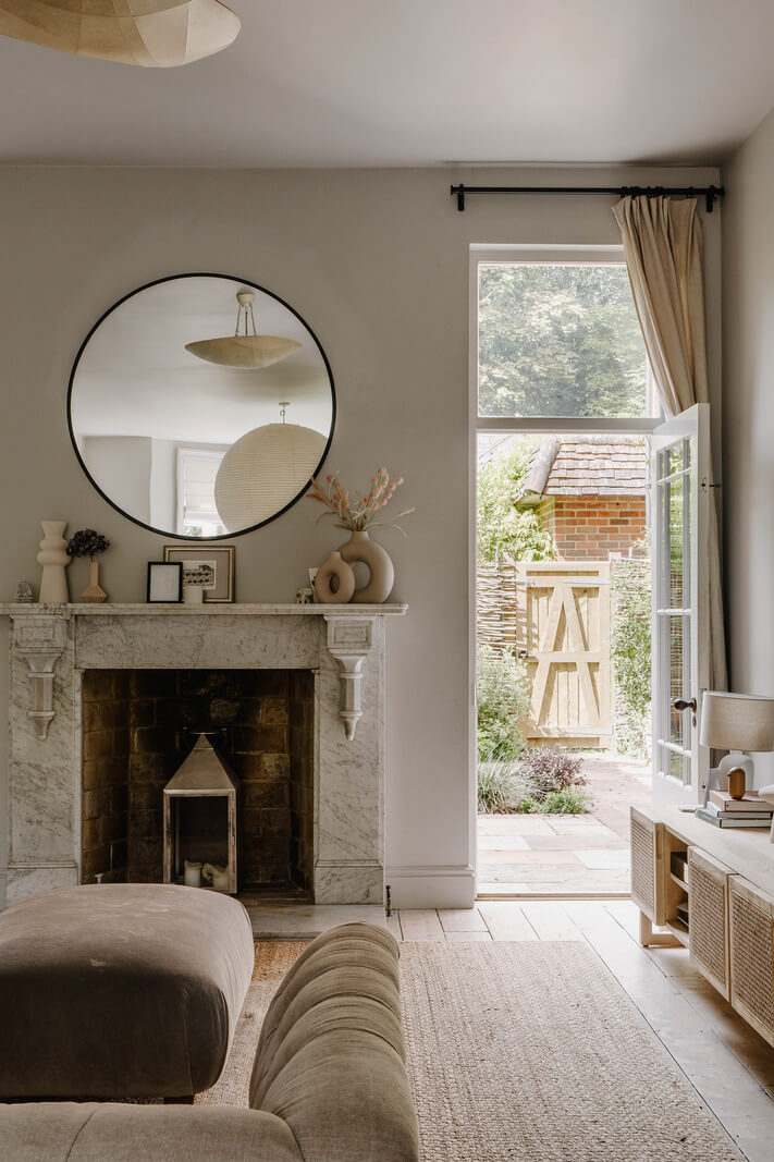 A Light Color Palette and Serene Rooms in a Stunning English Apartment 4 Wykeham House 15 A Light Color Palette and Serene Rooms in a Stunning English Apartment