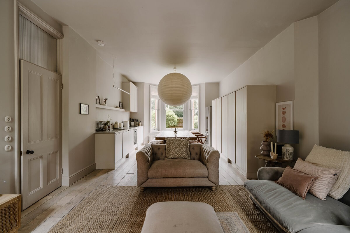 A Light Color Palette and Serene Rooms in a Stunning English Apartment 5 Wykeham House 17 A Light Color Palette and Serene Rooms in a Stunning English Apartment
