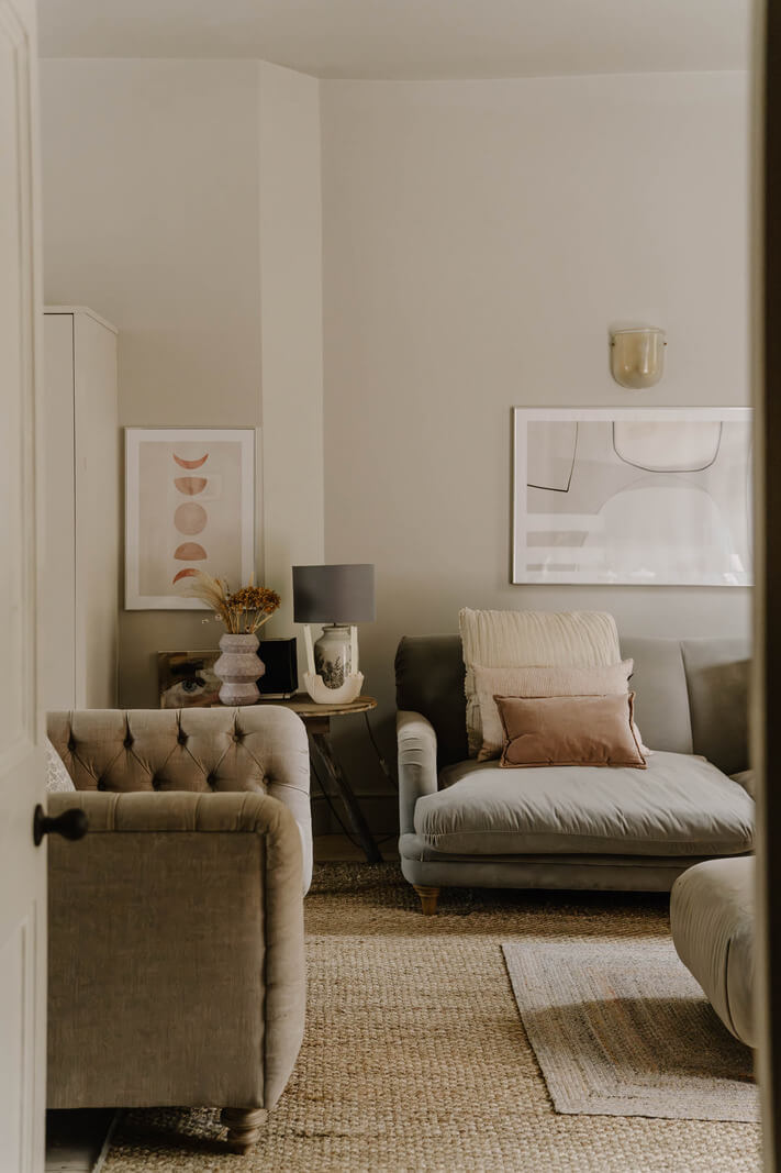 A Light Color Palette and Serene Rooms in a Stunning English Apartment 3 Wykeham House 20 A Light Color Palette and Serene Rooms in a Stunning English Apartment