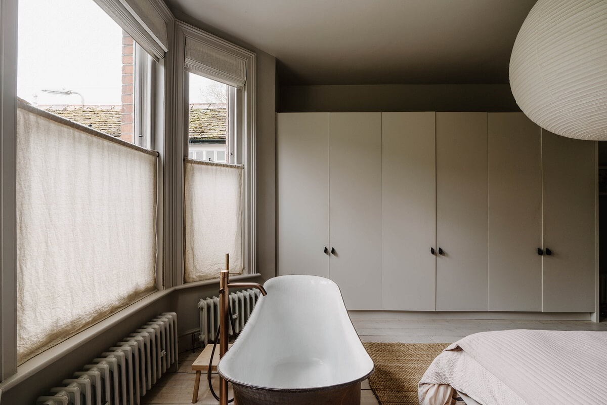 A Light Color Palette and Serene Rooms in a Stunning English Apartment 14 Wykeham House 26 A Light Color Palette and Serene Rooms in a Stunning English Apartment