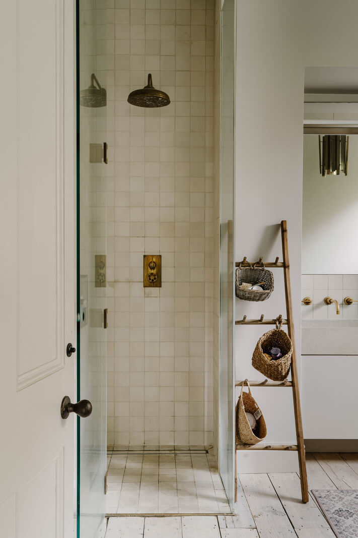 A Light Color Palette and Serene Rooms in a Stunning English Apartment 17 Wykeham House 32 A Light Color Palette and Serene Rooms in a Stunning English Apartment