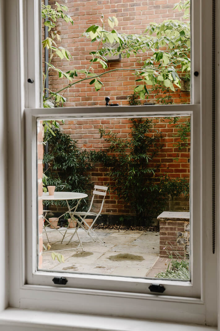 A Light Color Palette and Serene Rooms in a Stunning English Apartment 18 Wykeham House 35 A Light Color Palette and Serene Rooms in a Stunning English Apartment