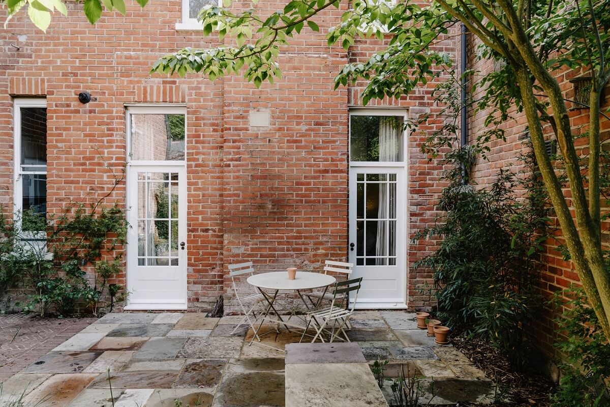 A Light Color Palette and Serene Rooms in a Stunning English Apartment 22 Wykeham House 5 A Light Color Palette and Serene Rooms in a Stunning English Apartment