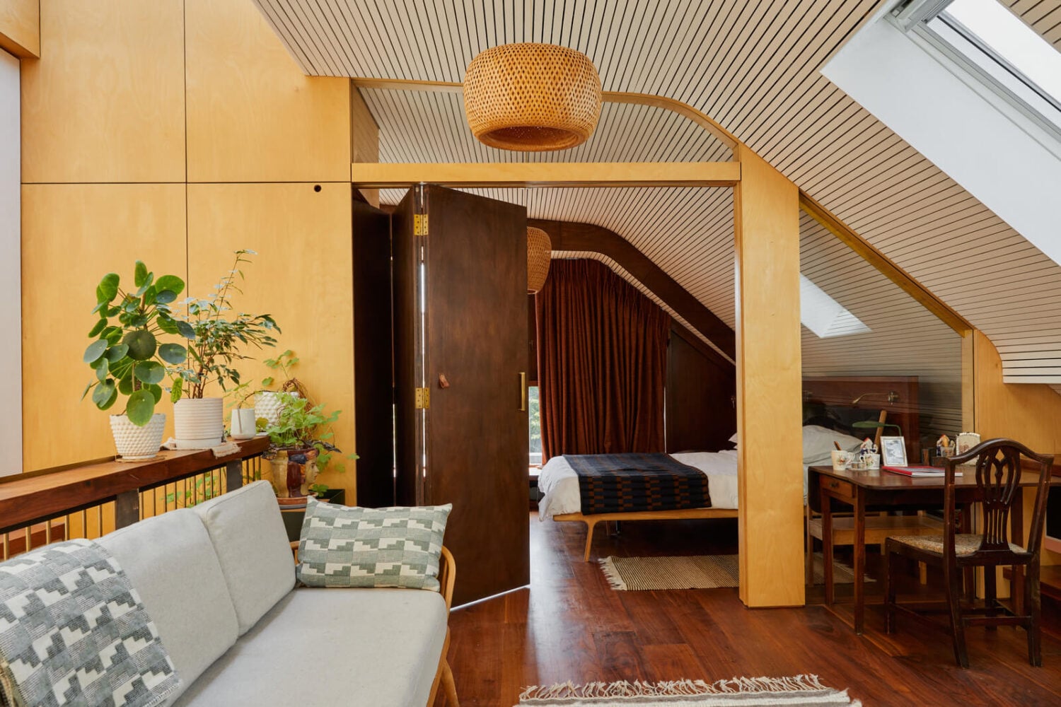 A Natural Material Palette and Light Filled Rooms in a London Home 11 a0O0X00000QXKpKUAX N109 webres A Natural Material Palette and Light Filled Rooms in a London Home