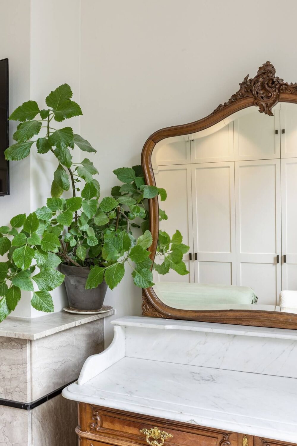A Beautiful Renovated Duplex Apartment in Amsterdam 16 antique dresser with mirror