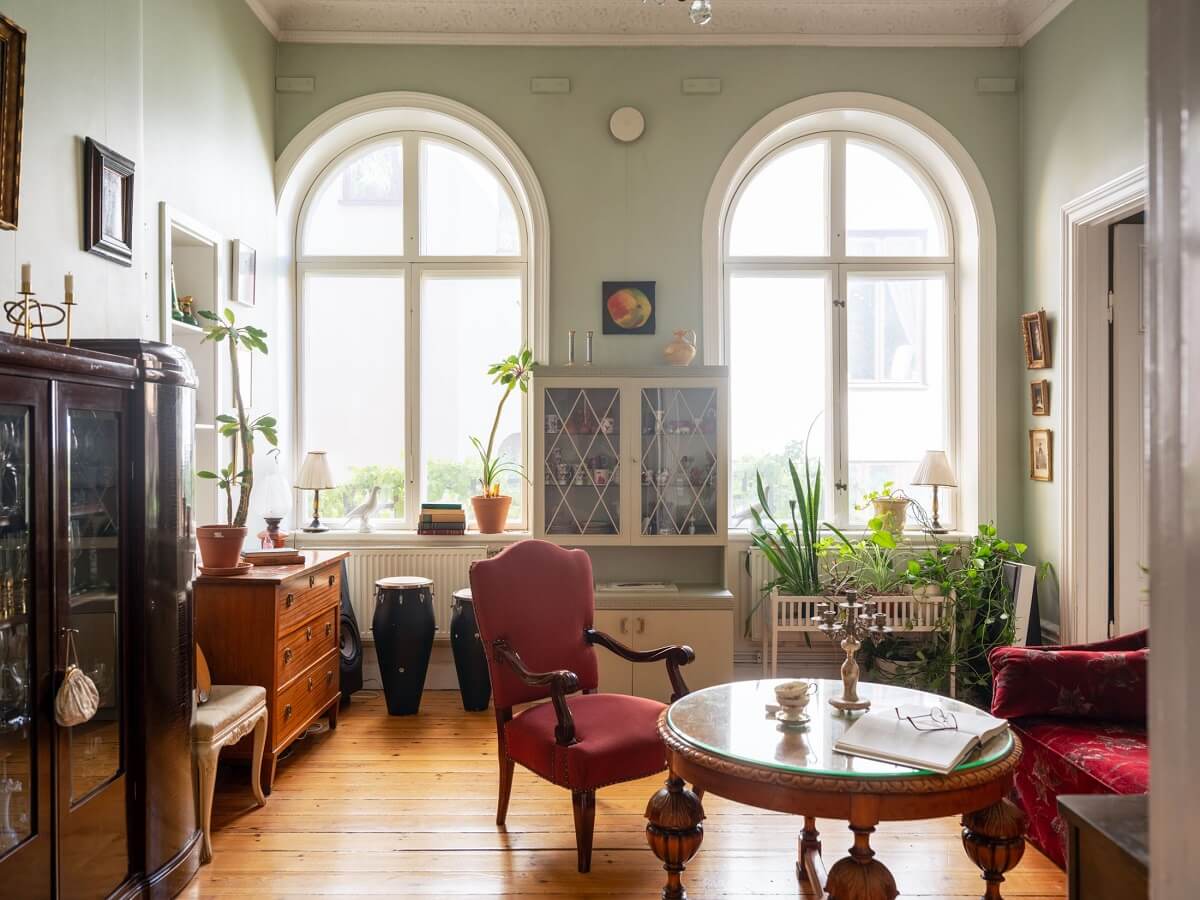 Antique Furniture and Arched Windows in a Stockholm Apartment 1 antique living room with double arched windows nordroom