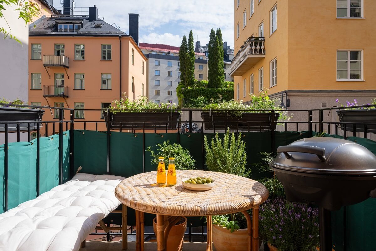 An Elegant Small Renovated Apartment in Stockholm 10 balcony 3 An Elegant Small Renovated Apartment in Stockholm