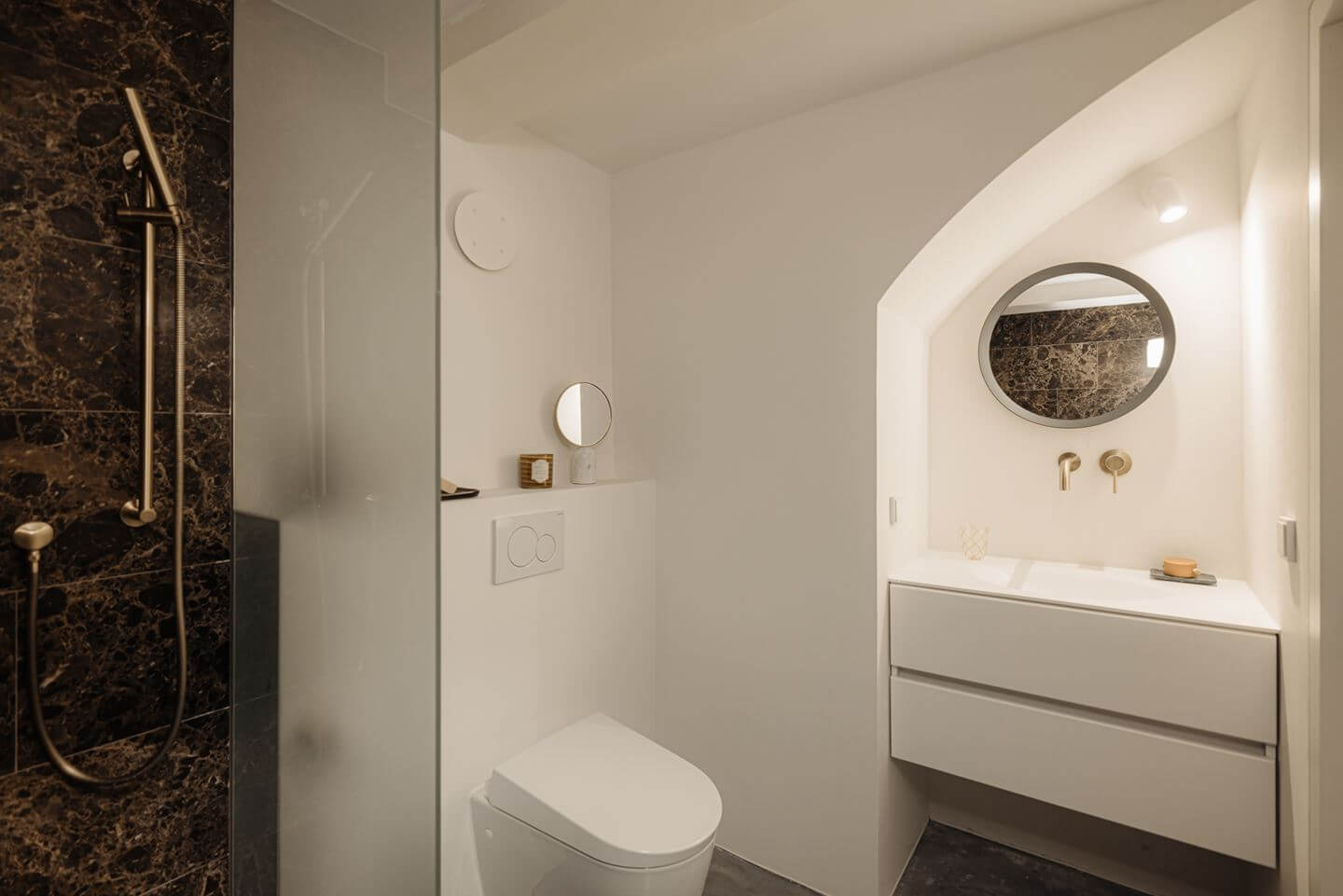 A Modern Apartment in an 18th Century Amsterdam Canal House 21 bathroom 3 A Modern Apartment in an 18th Century Amsterdam Canal House