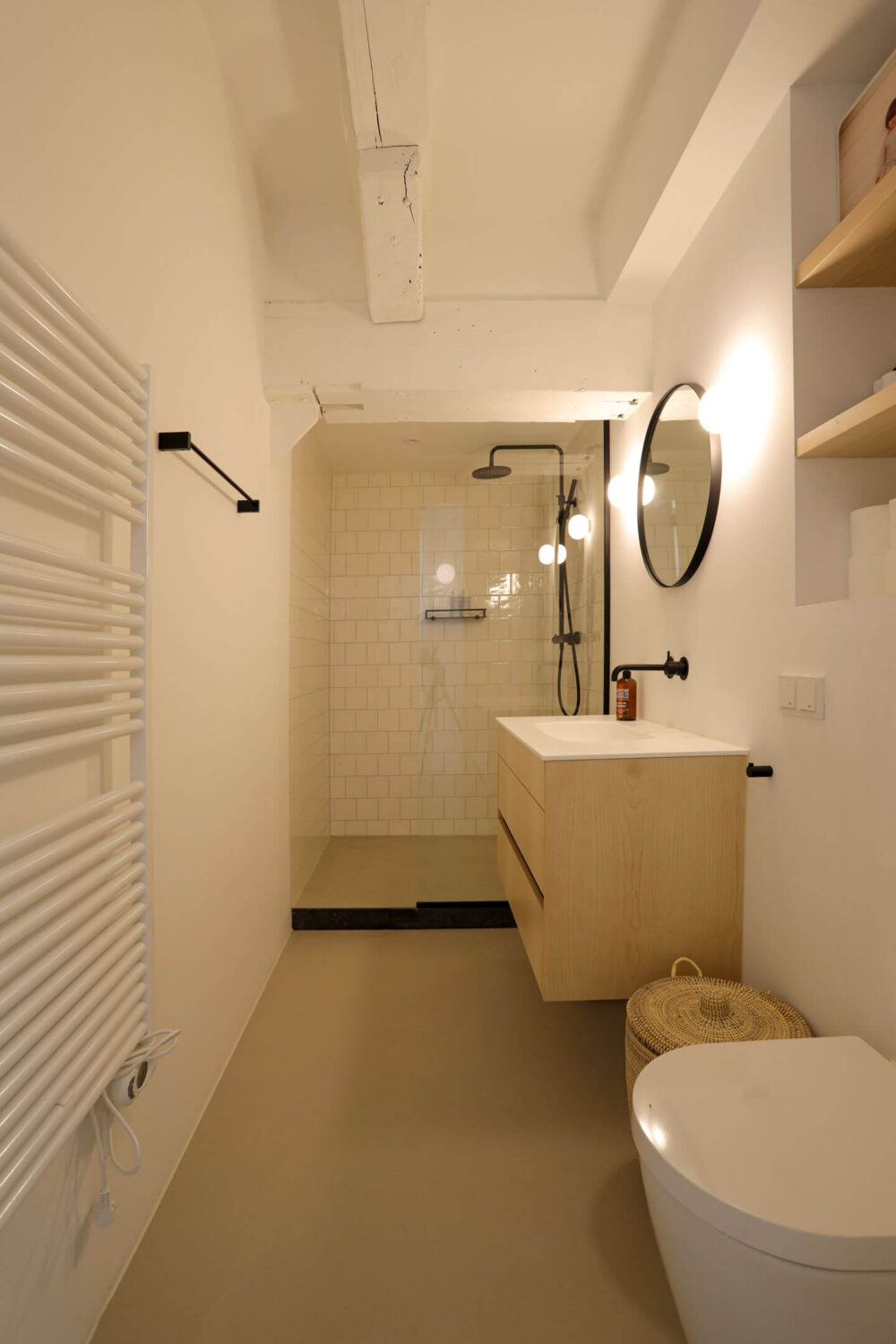 A Modern Apartment in a 17th Century Canal House in Amsterdam 13 bathroom without window