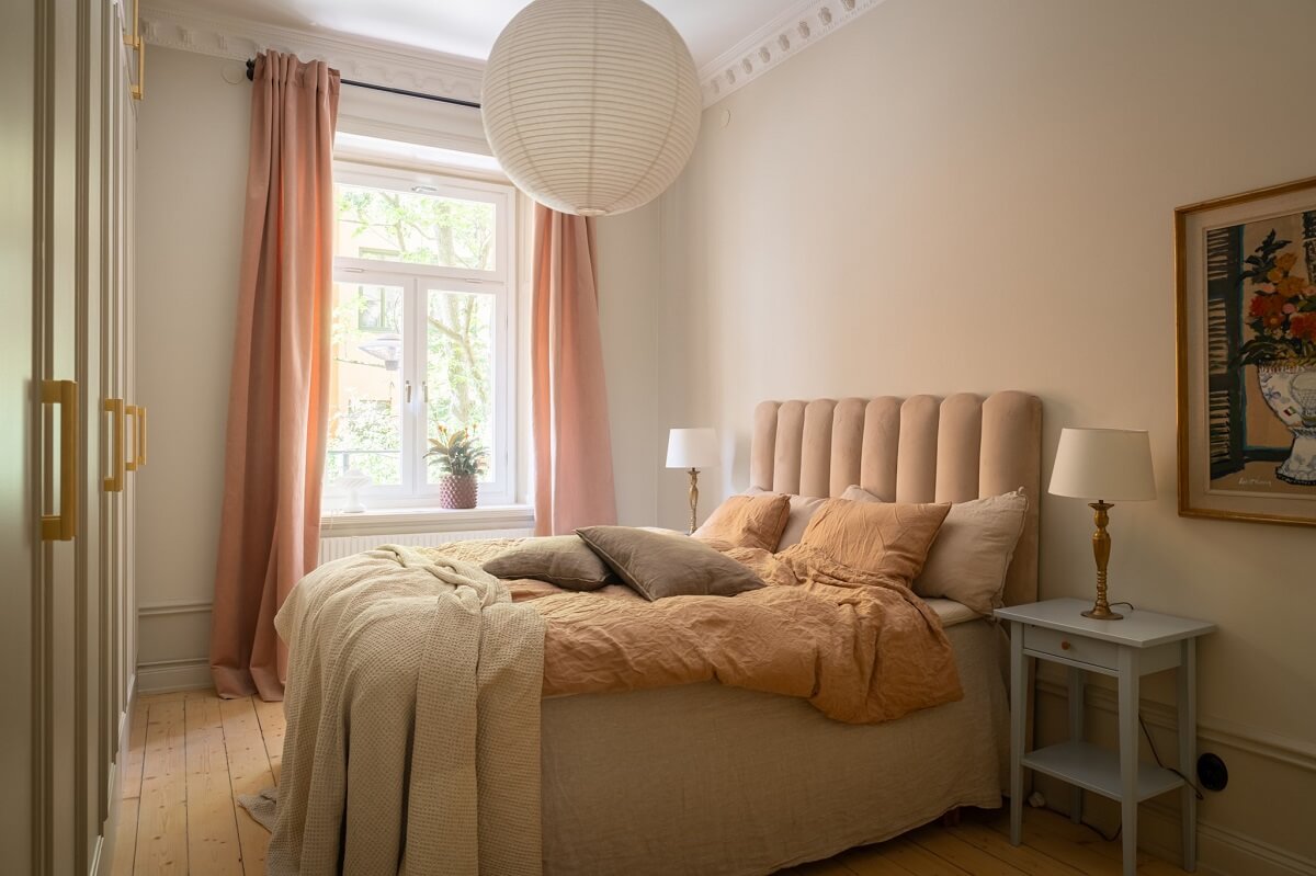 A Renovated Turn-of-the-Century Apartment with Two Bedrooms 15 bedroom