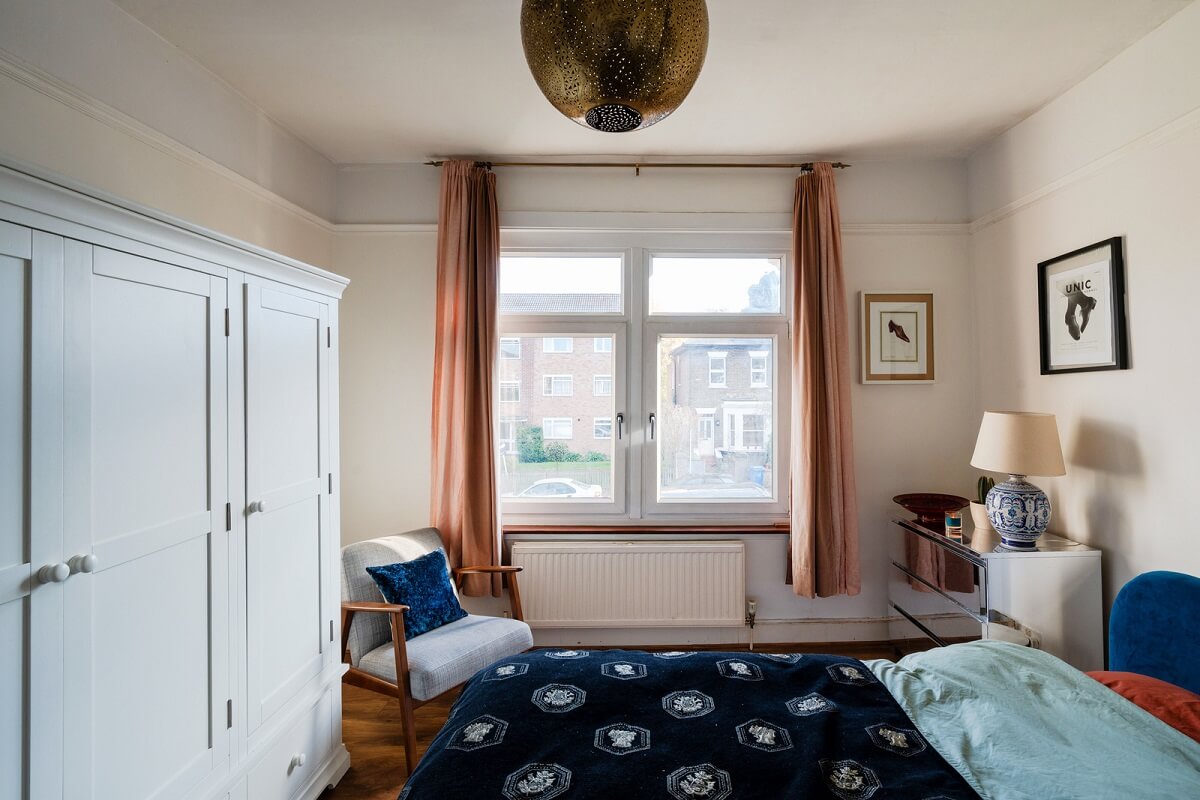 A London Apartment with a Turquoise and Pink Kitchen 8 bedroom 8 A London Apartment with a Turquoise and Pink Kitchen