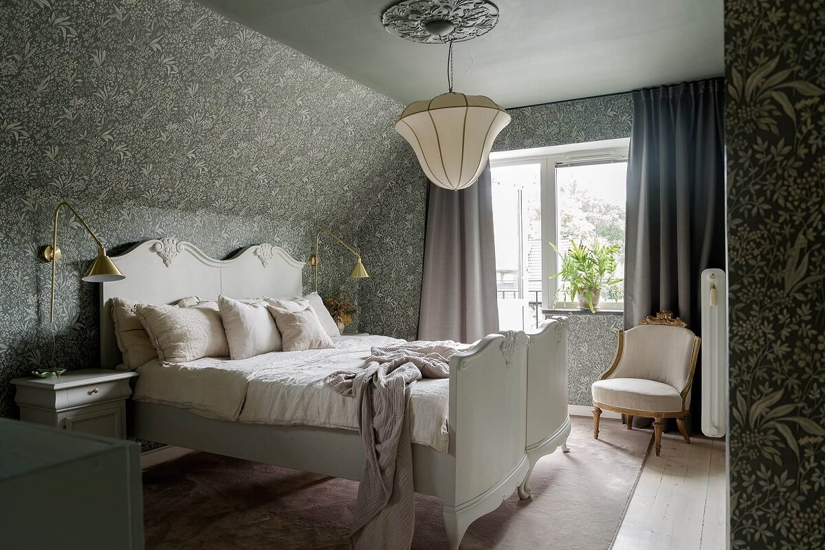 A Beautiful Family Home in a Grand 1930s Villa in Sweden 17 bedroom william morris wallpaper