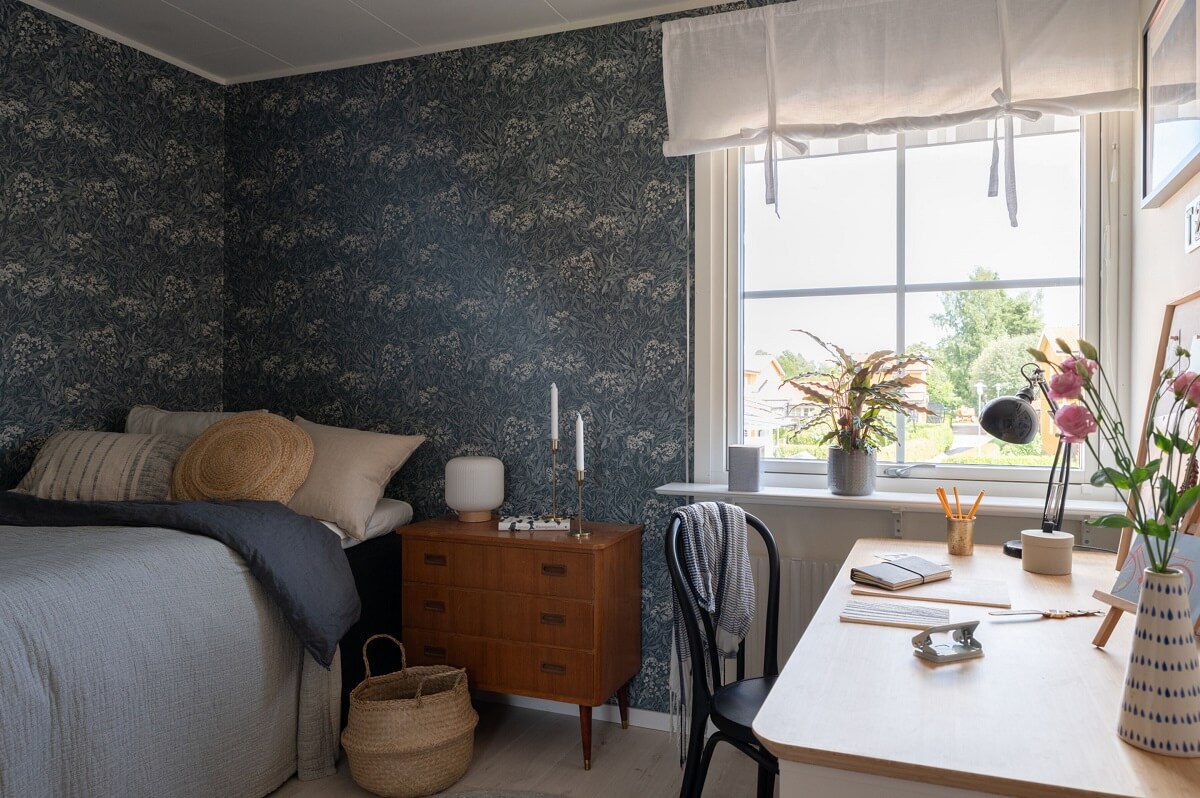A Swedish Family Home with a Lovely Garden Room 16 bedroom with desk