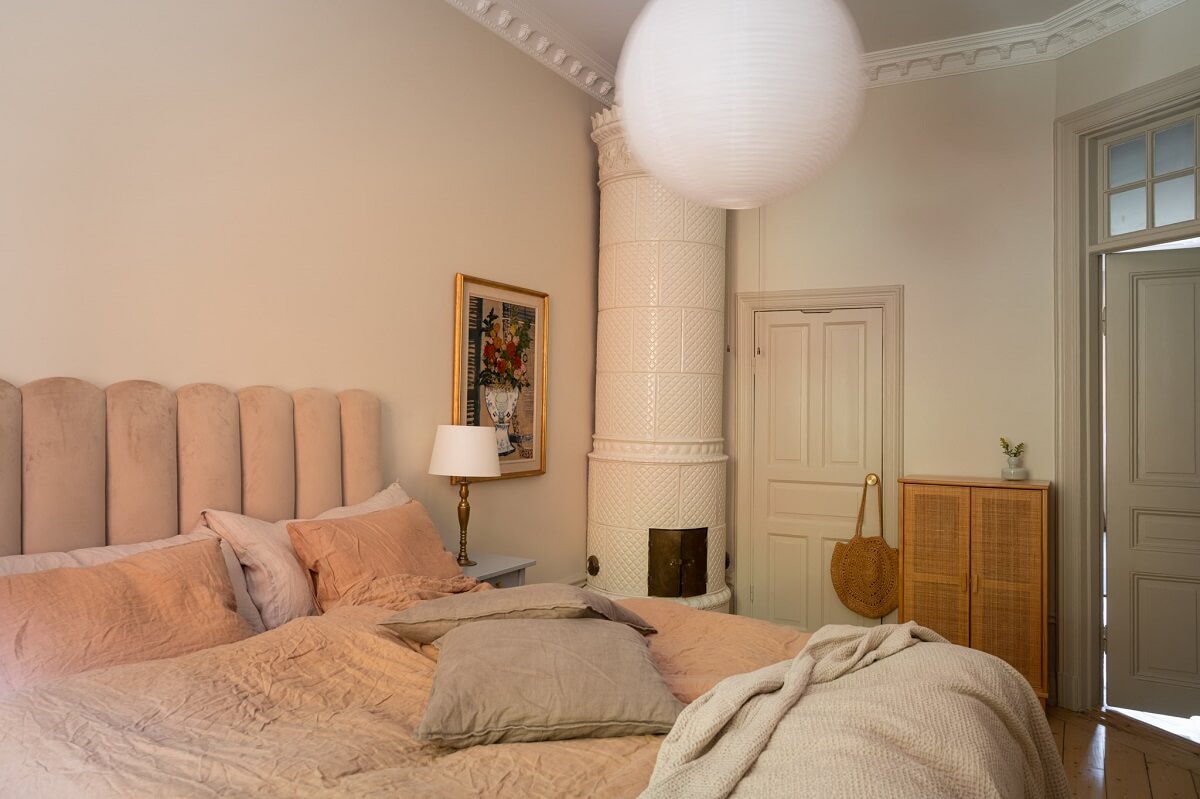 A Renovated Turn-of-the-Century Apartment with Two Bedrooms 17 bedroom with round fireplace