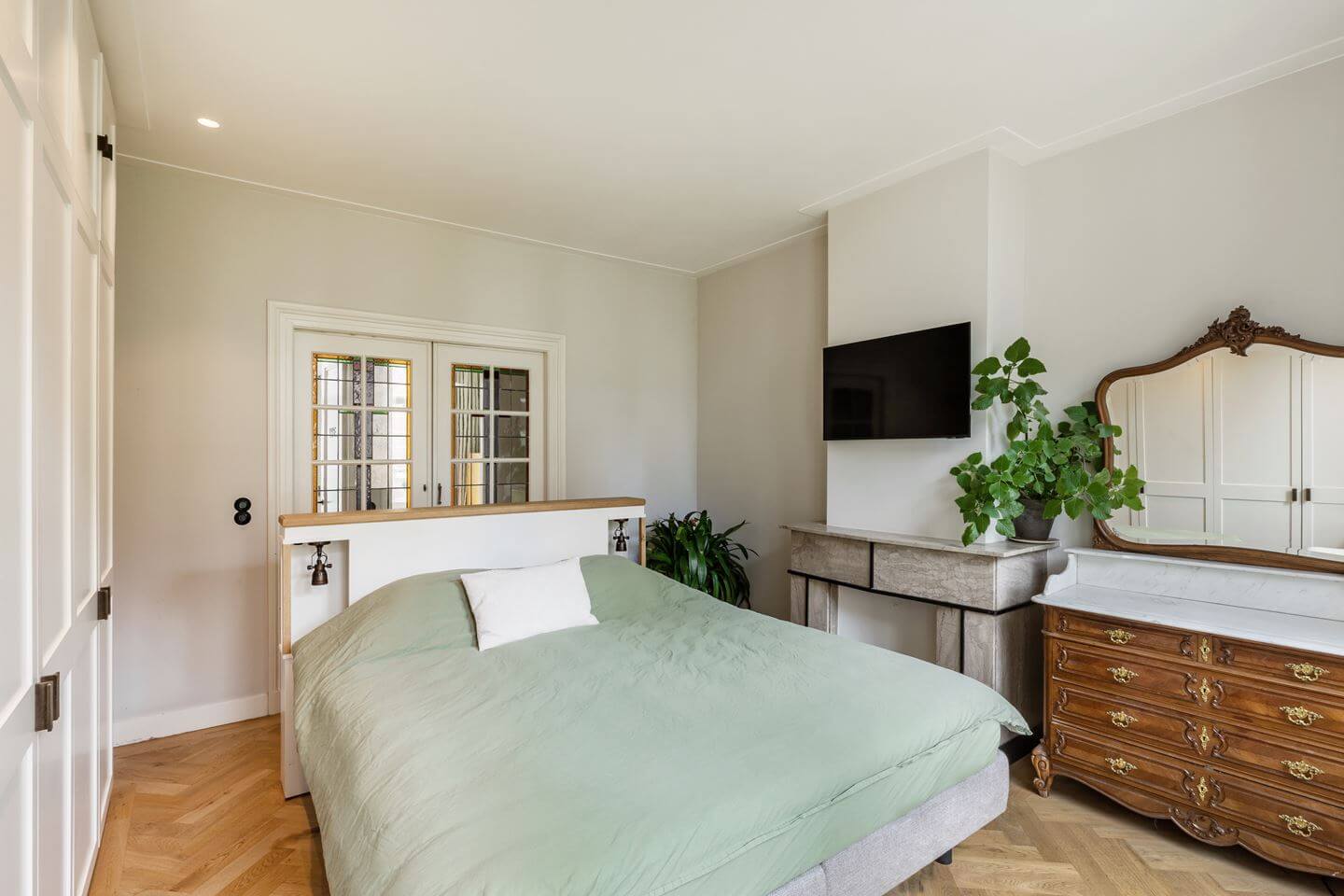 A Beautiful Renovated Duplex Apartment in Amsterdam 15 bedroom