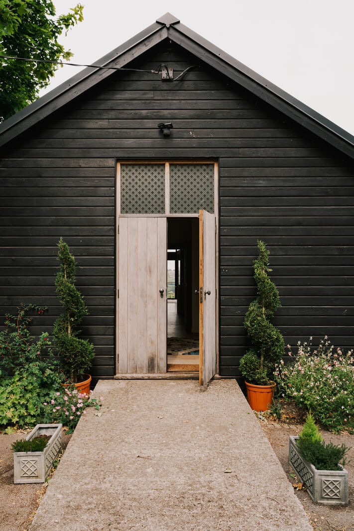 A Black Barn House with Boho Interiors and Breathtaking Views 14 black cladded home
