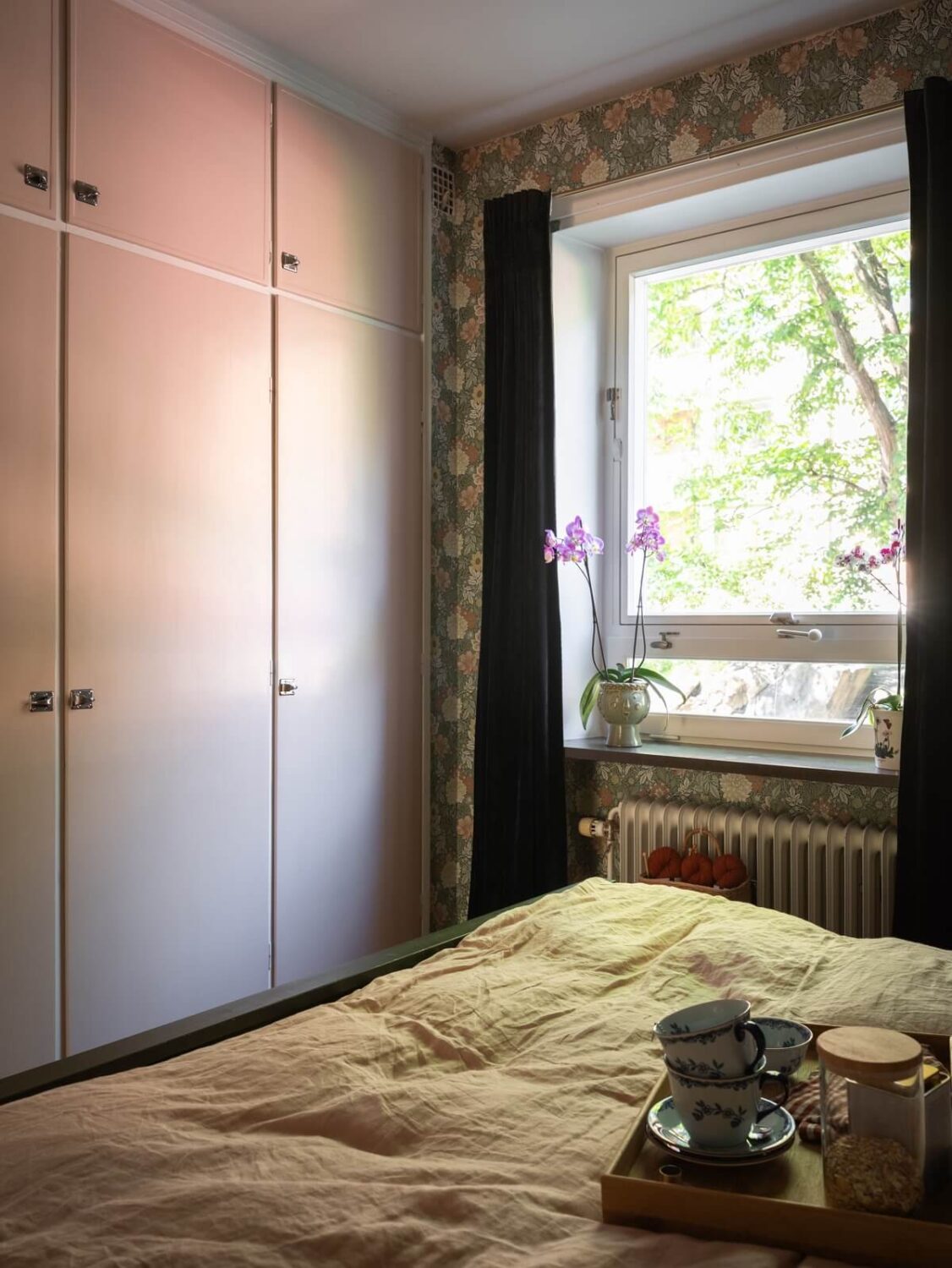 Floral Wallpaper and a Pink Kitchen in a Midcentury Apartment 19 built in midcentury wardrobes bedroom Floral Wallpaper and a Pink Kitchen in a Midcentury Apartment
