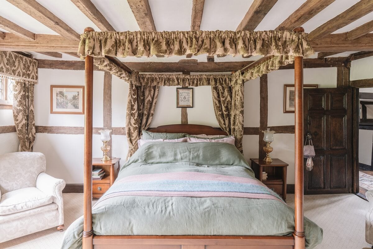 Magnificent Period Features in an English Tudor House 18 canopy bed