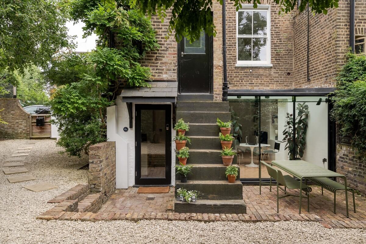 Pared Back Interiors and Light-Filled Spaces in a London Apartment 15 city garden london apartment
