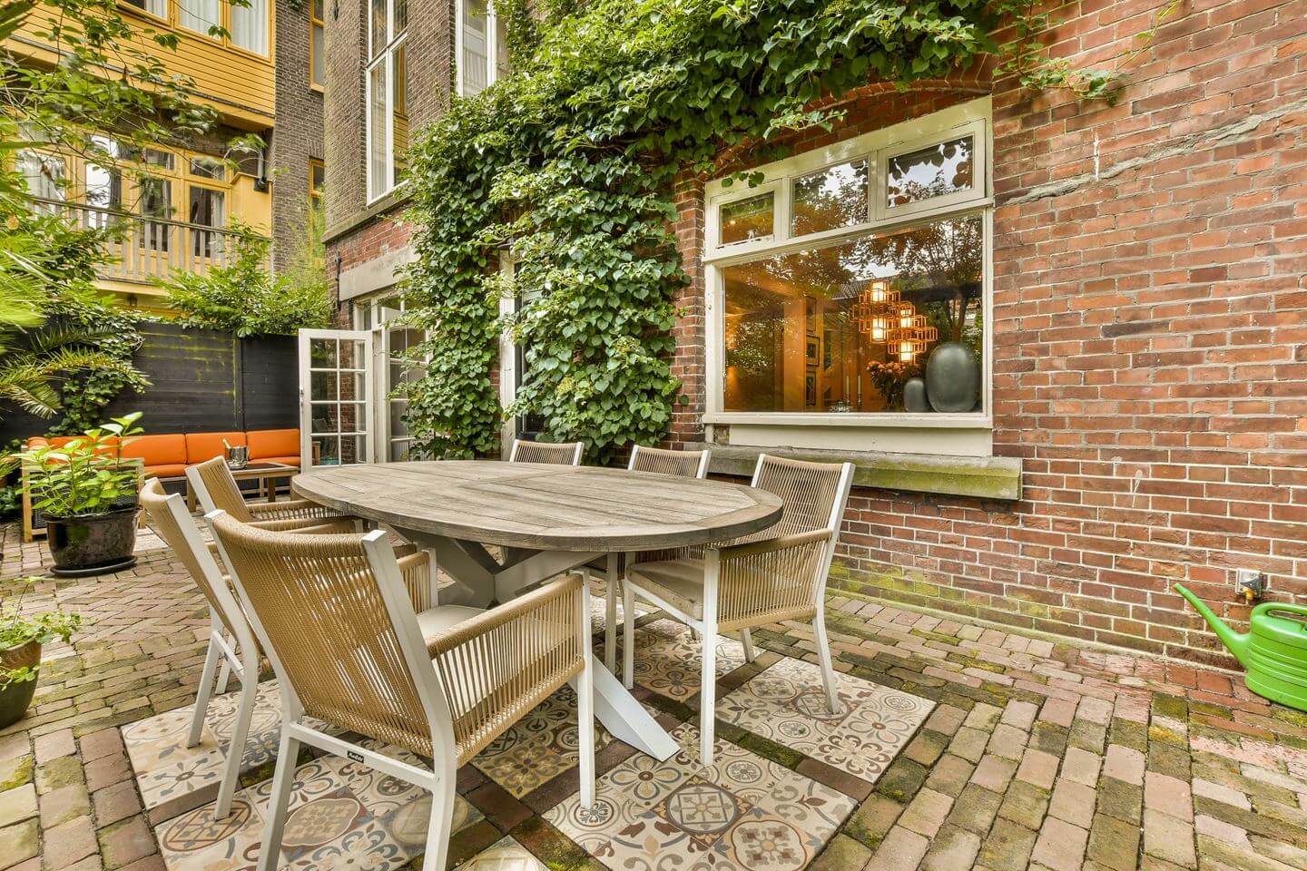 Cozy Country Style in an Amsterdam Family Townhouse 26 city garden